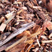 Vente de paillage de bois calibré en vrac et big bag -Terre et Végétal